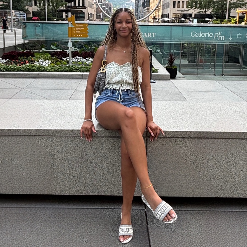 Meet your Posher, Sophia😊